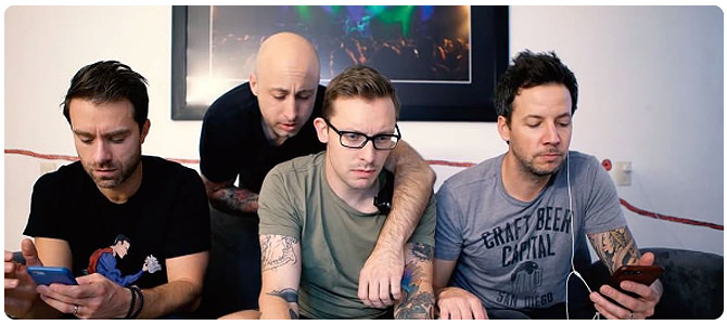Simple Plan hledají WiFi v novém zábavném skeči