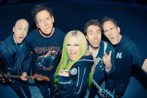 Avril Lavigne vydala novou píseň “Young & Dumb” feat. Simple Plan