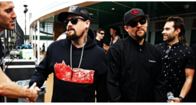 Simple Plan and Good Charlotte shake hands on new pics from Warped Rewind At Sea!